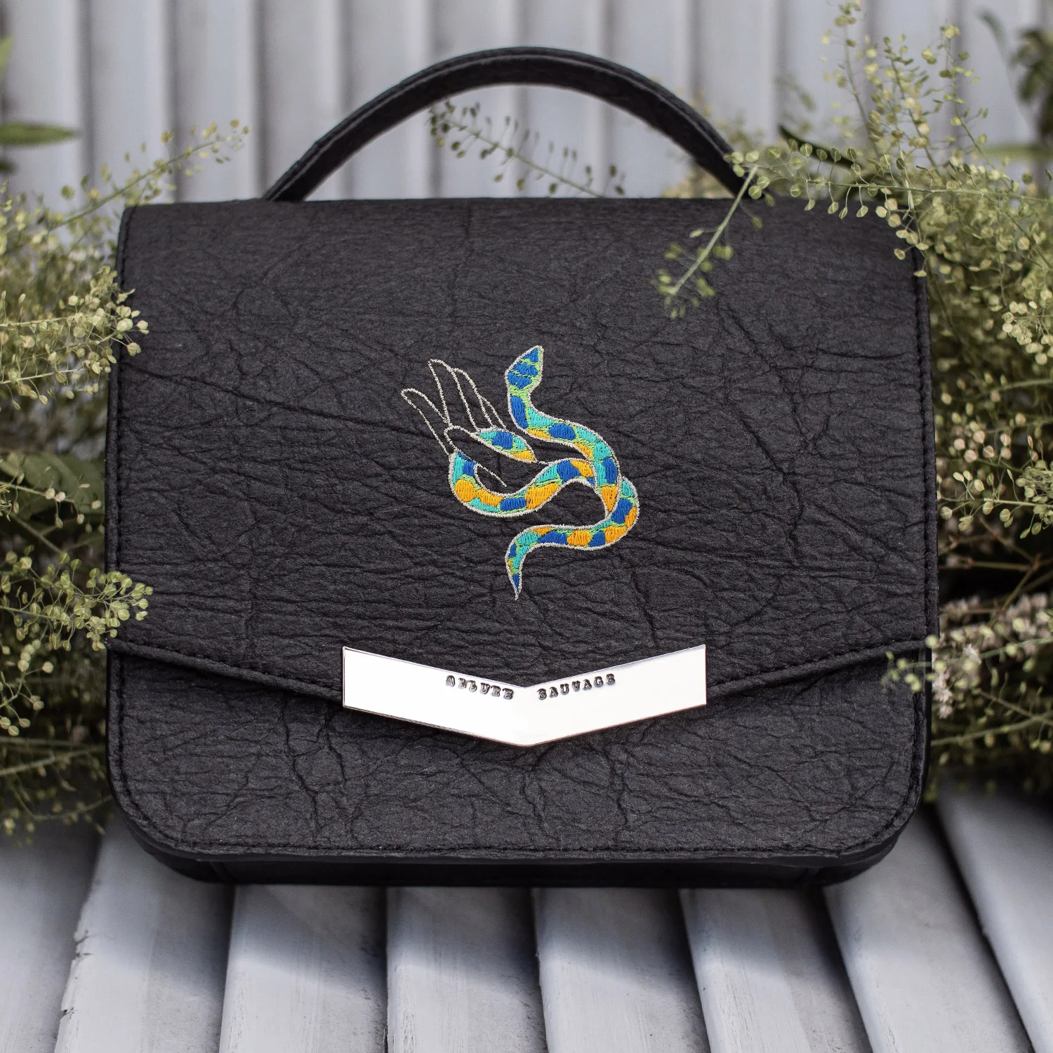 Sac noir en Piñatex Allure Sauvage, vue de face